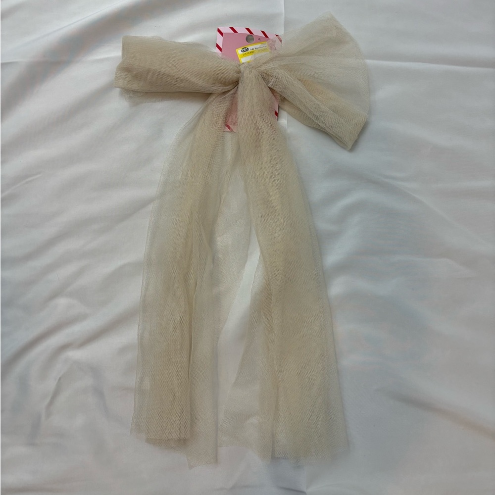 A new day oversized tulle bow